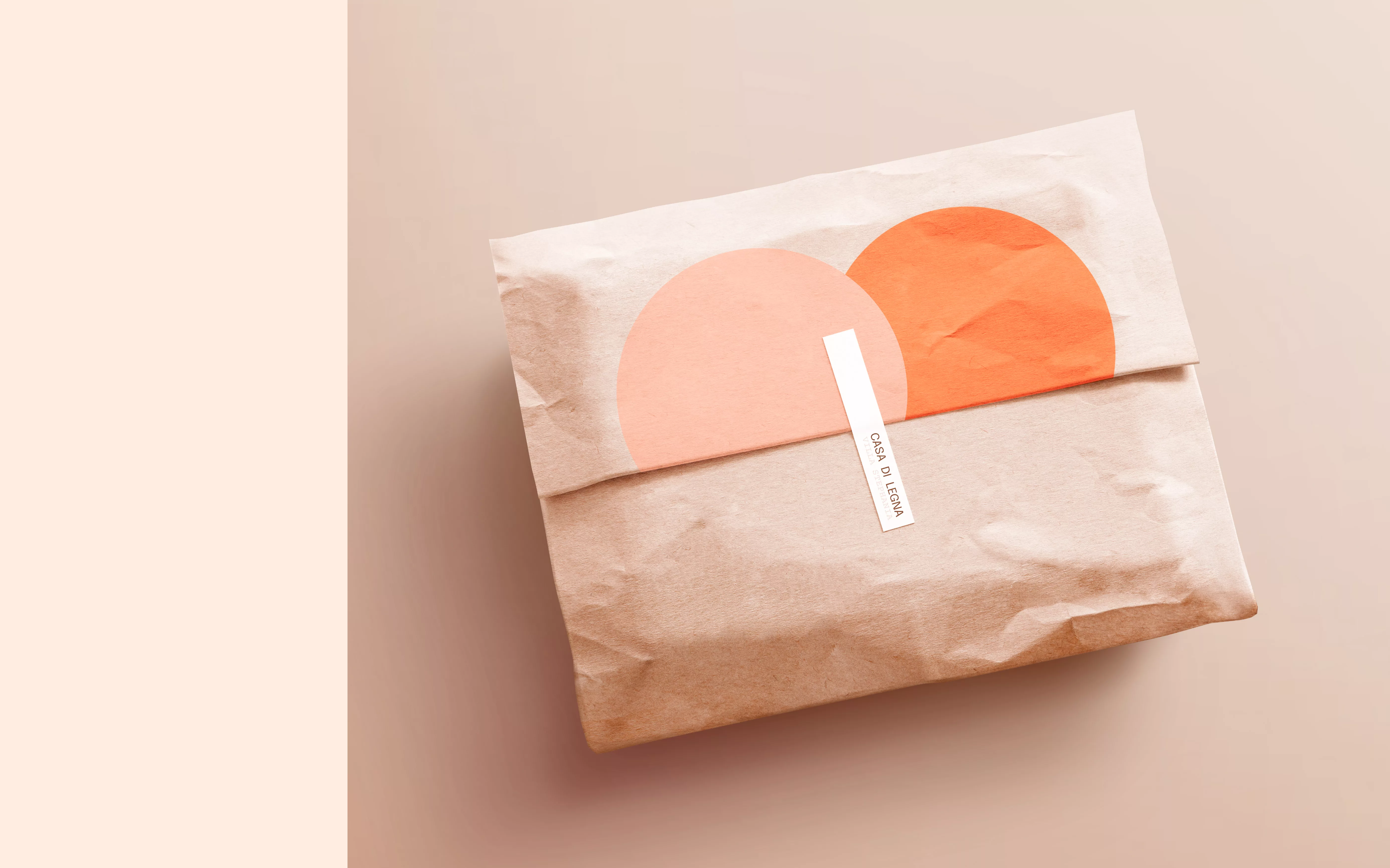 Design de packaging du welcome kit pour Casa di Legna. Branding par Ocitocine, agence créative web et branding