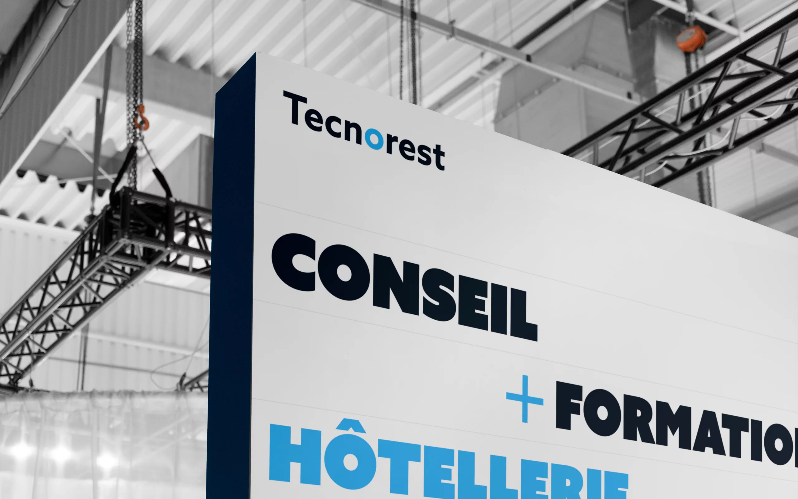Design d'affiche pour Tecnorest. Branding par Ocitocine, agence créative web et branding